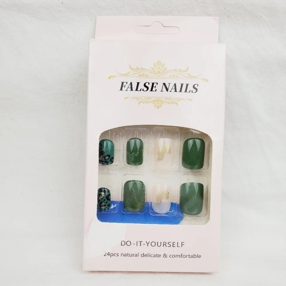 24 Pieces Fake Press On Nails